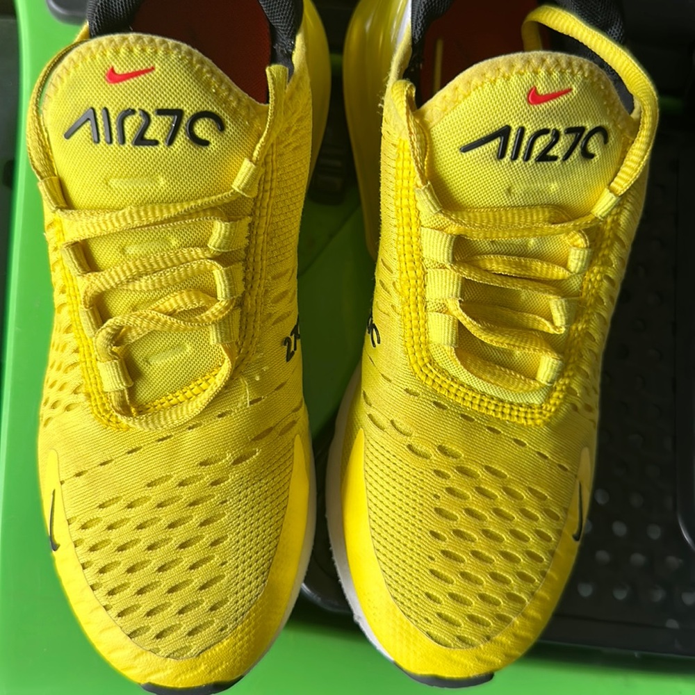 BOYS YELLOW NIKE AIR …..SIZE 5.5 $45.00